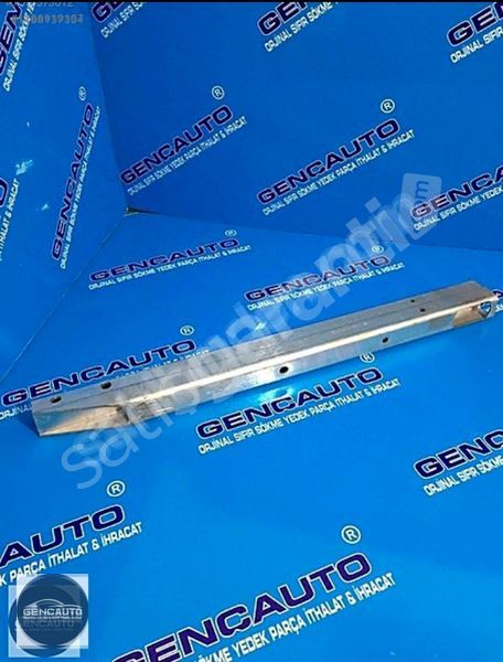 MERCEDES CLA RADYATÖR TAŞIYICI YAN AYAK SÖKME ORJ A1776225100