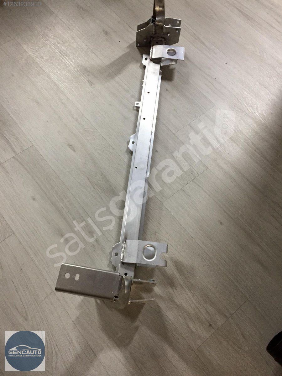 MERCEDES W117 W176 RADYATÖR ALT TAŞIYICI SIFIR İTH A2466200019