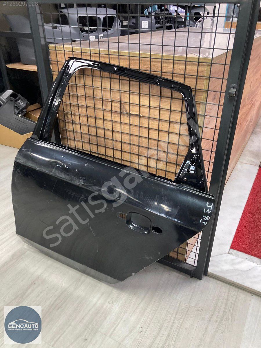AUDİ A4 STEYŞİN KAPI SOL ARKA SÖKME ORJİNAL 8K0 SİYAH