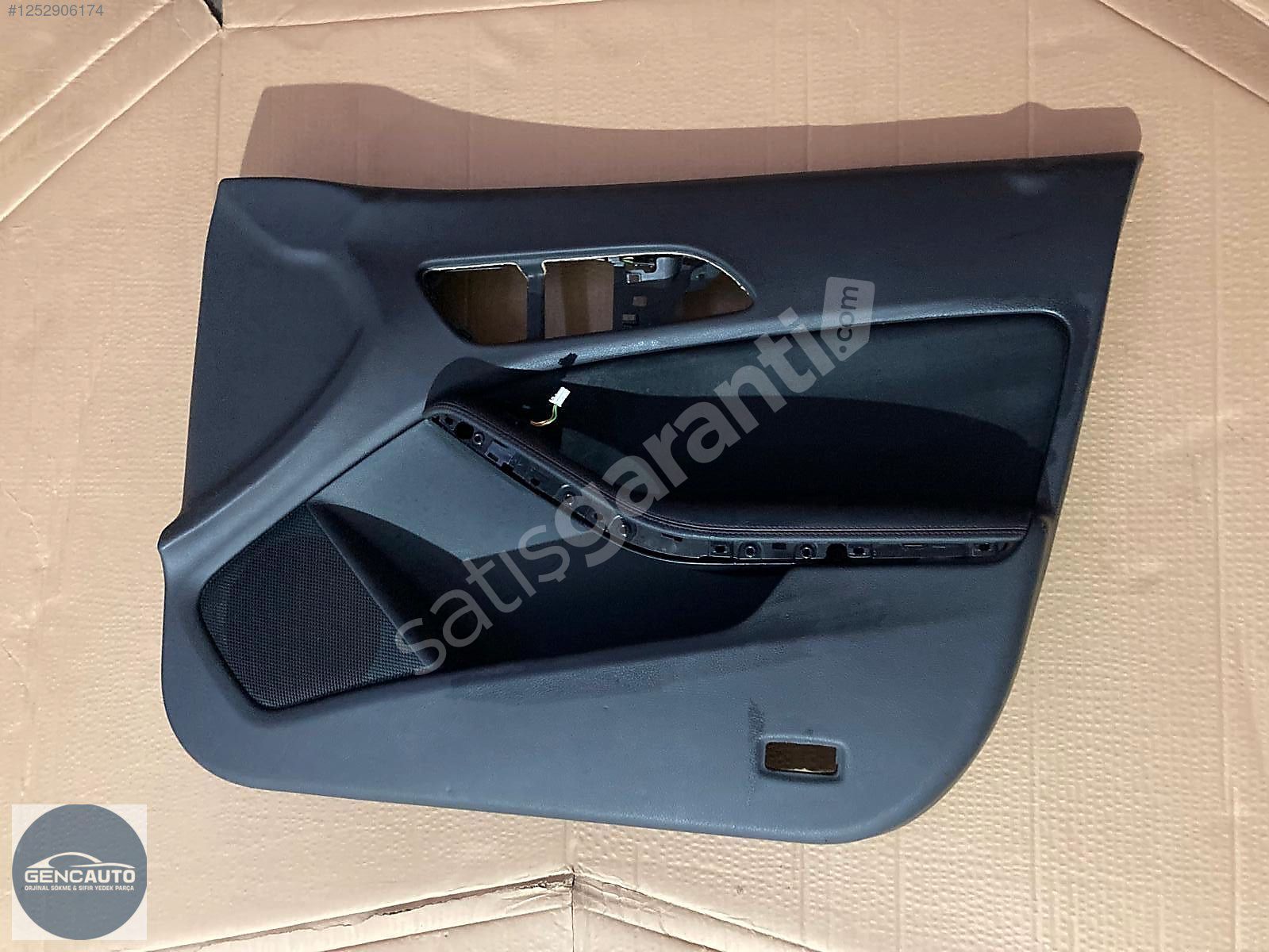 MERCEDES W117 CLA KAPI DÖŞEMESİ ÖN SÖKME ORJİNAL A2467270159