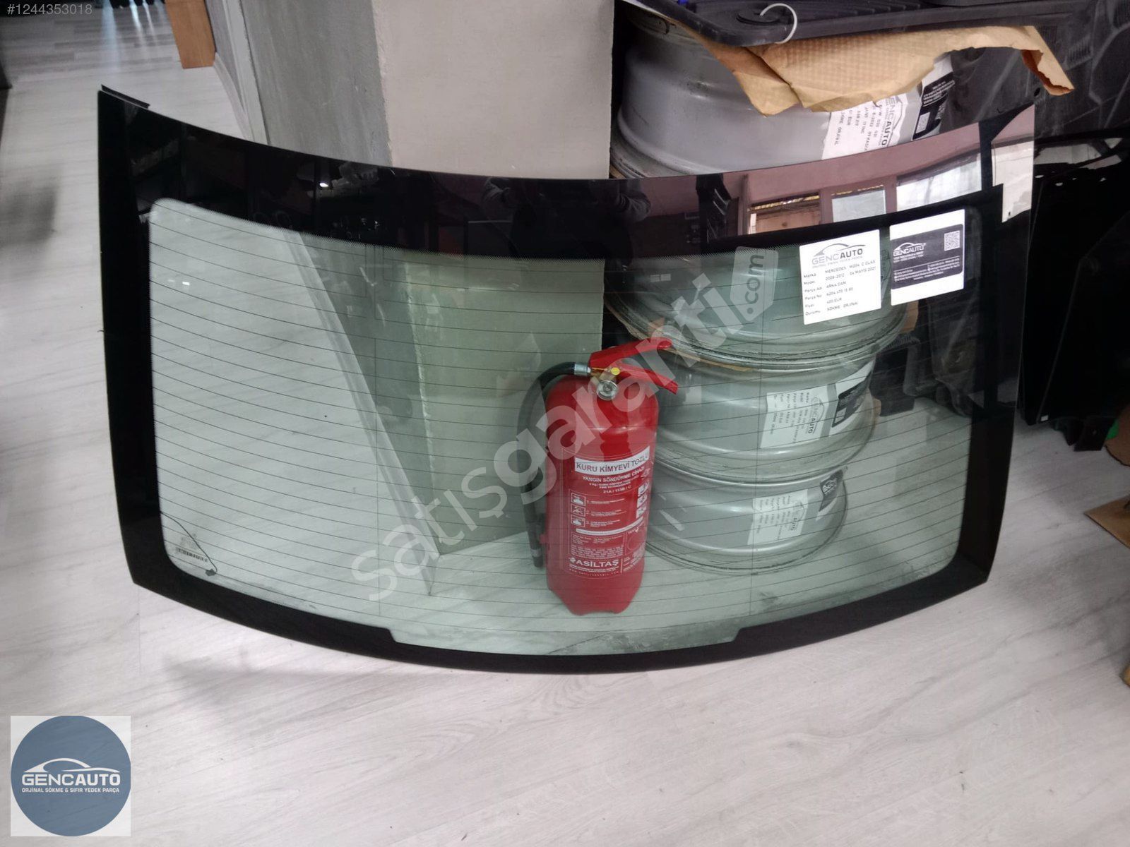 MERCEDES W204 C CLAS ARKA CAM SÖKME ORJİNAL A2046701580