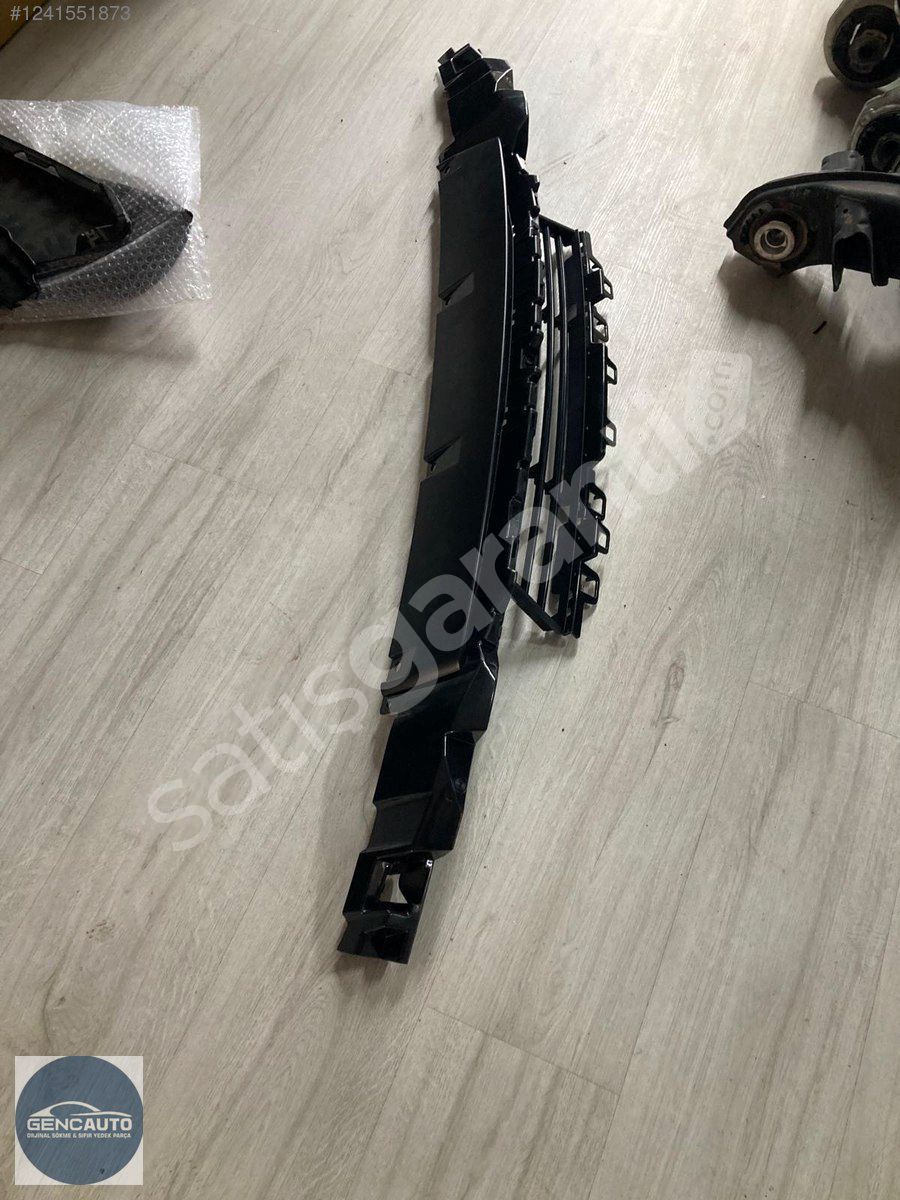 BMW F30 LCI ÖN TAMPON ALT IZGARA SIFIR İTHAL 51117386152