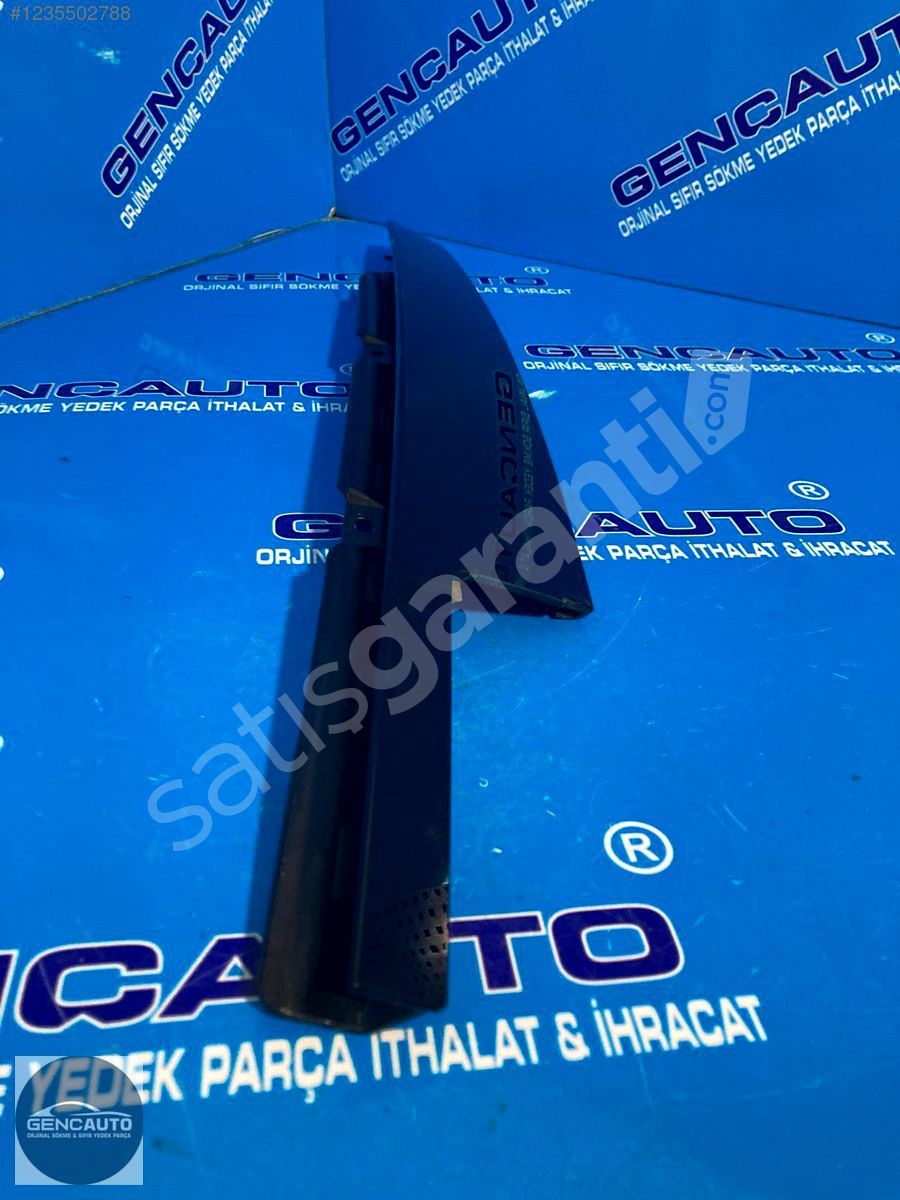 AUDİ Q7 KAPI PALASI ÜÇGENLİ SÖKME ORJ 4M0839902 SAĞ ARKA