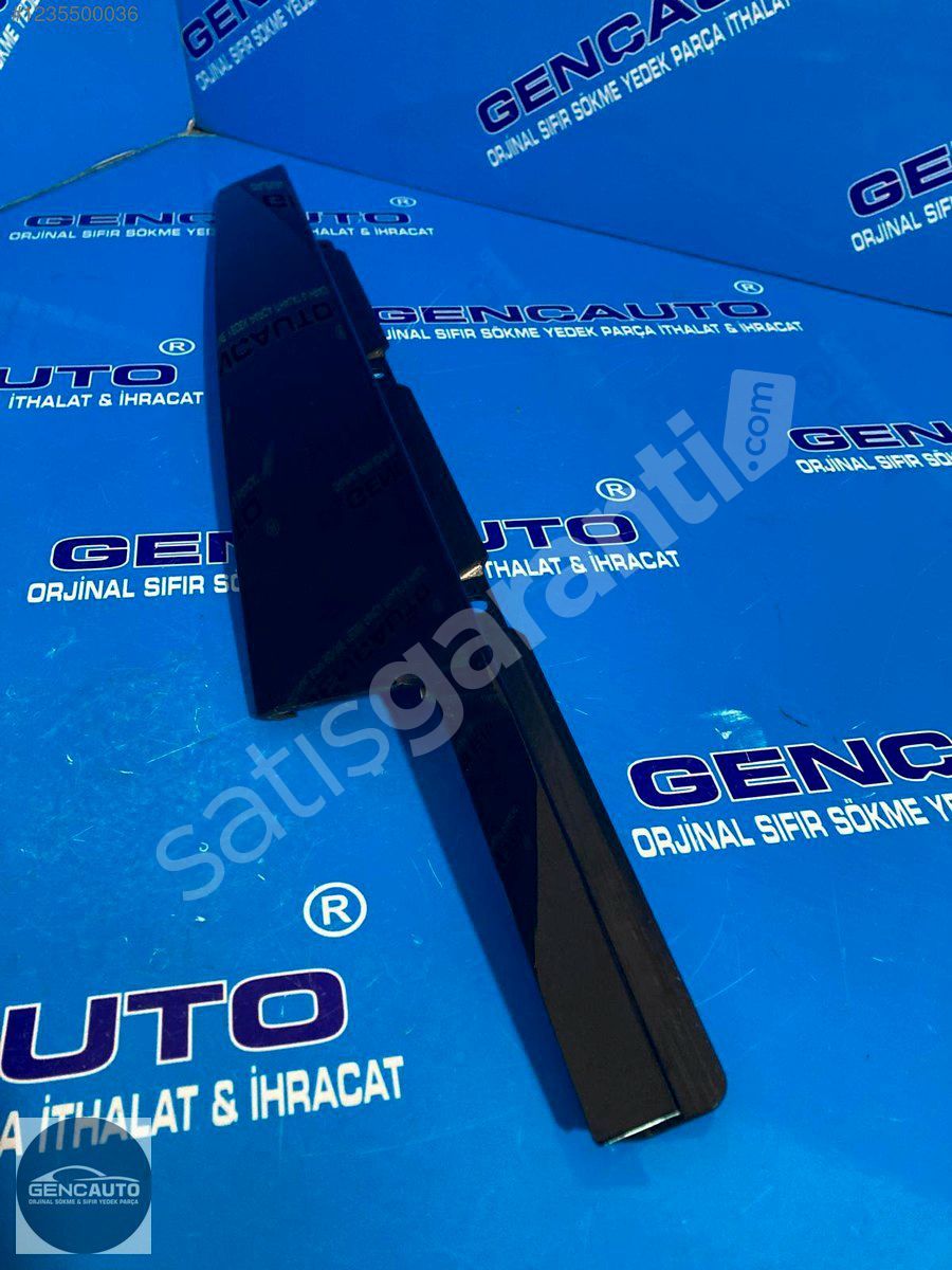 AUDİ Q7 KAPI PALASI ÜÇGENLİ SÖKME ORJ 4M0839901 SOL ARKA