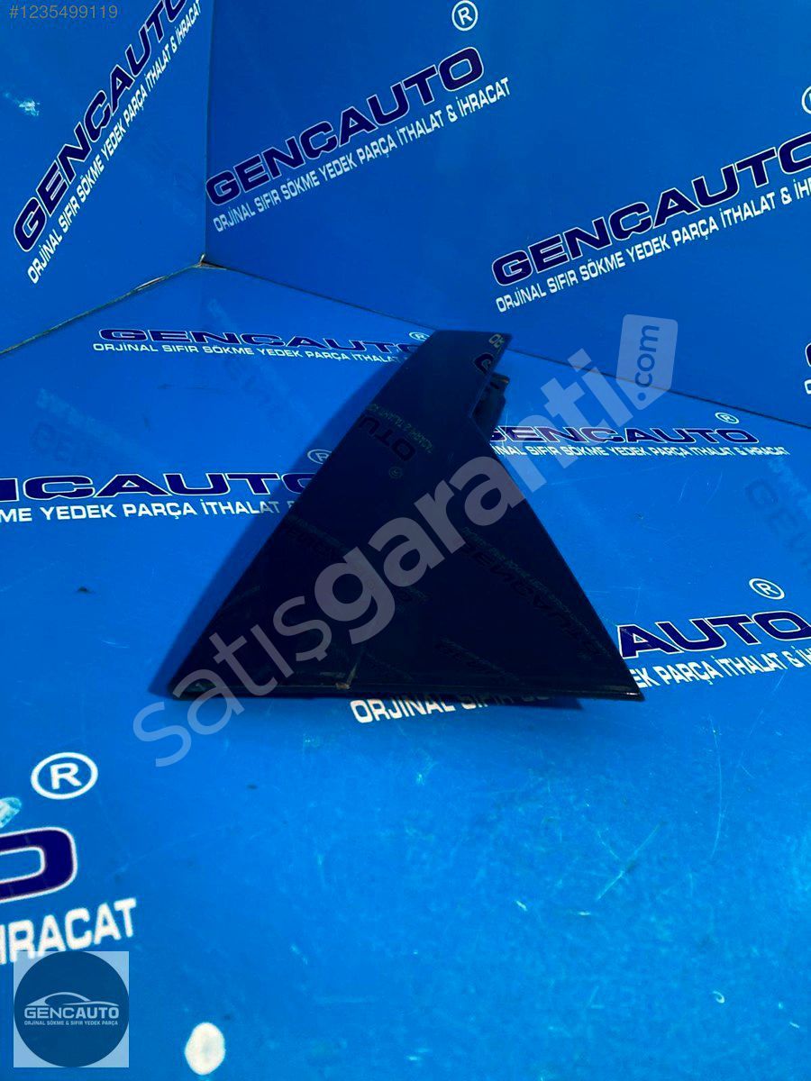 AUDİ Q7 KAPI PALASI ÜÇGENLİ SÖKME ORJ 4M0839904 SAĞ ARKA