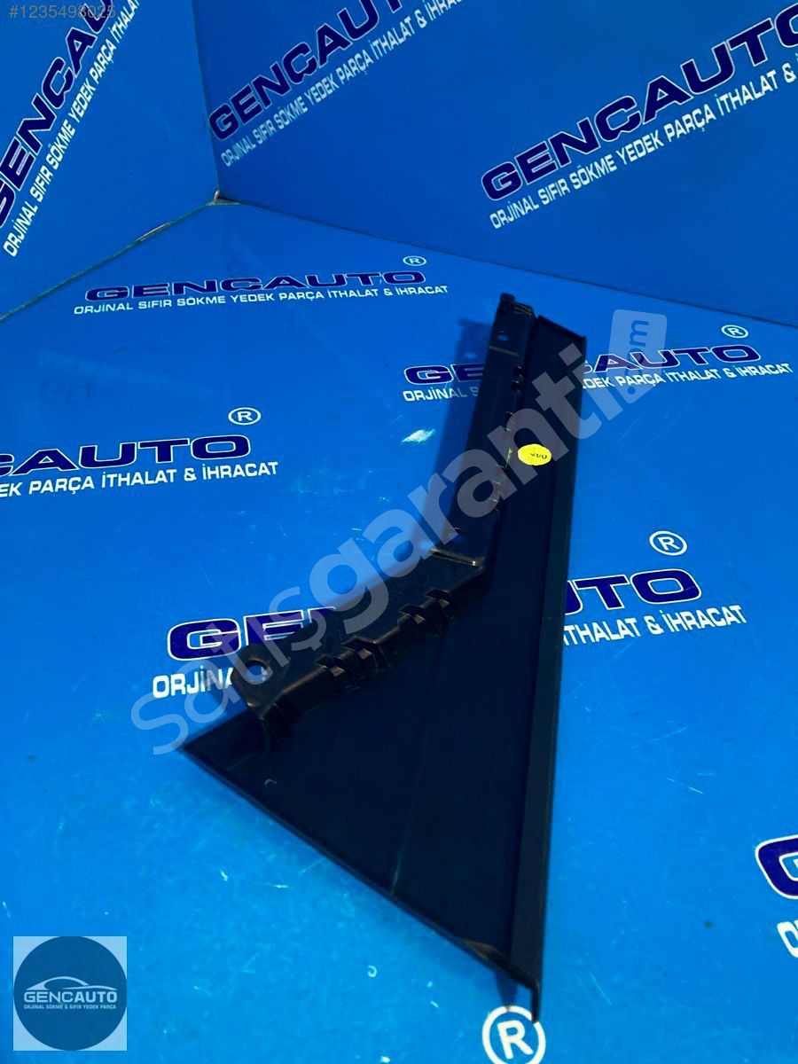 AUDİ Q5 KAPI PALASI ÜÇGENLİ SÖKME ORJ 80A839904 SAĞ ARKA