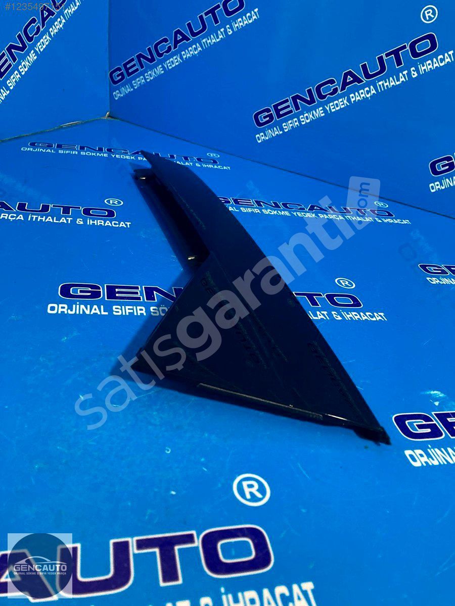 AUDİ Q5 KAPI PALASI ÜÇGENLİ SÖKME ORJ 80A839903 SOL ARKA