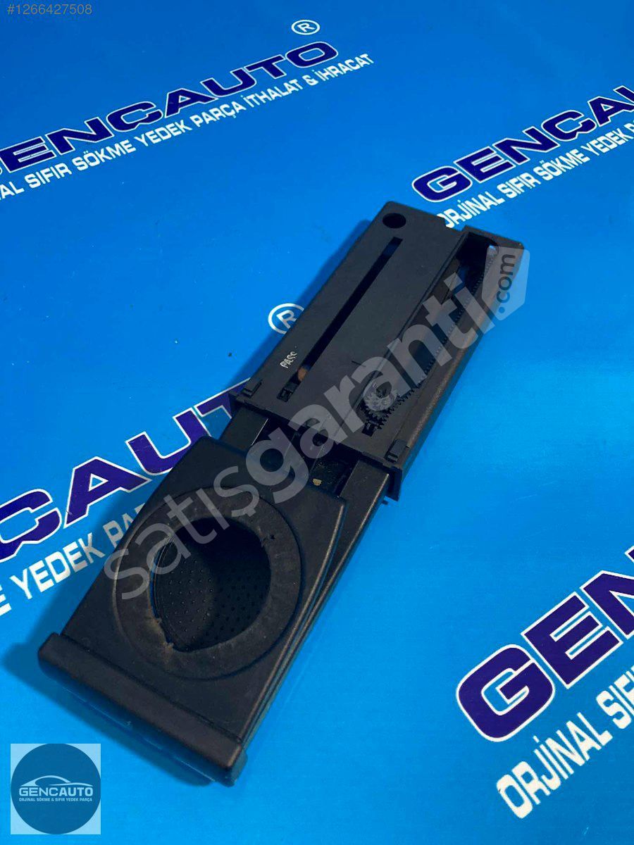 AUDİ A3 BARDAKLIK SÖKME ORJİNAL OEM 8P0862534 B