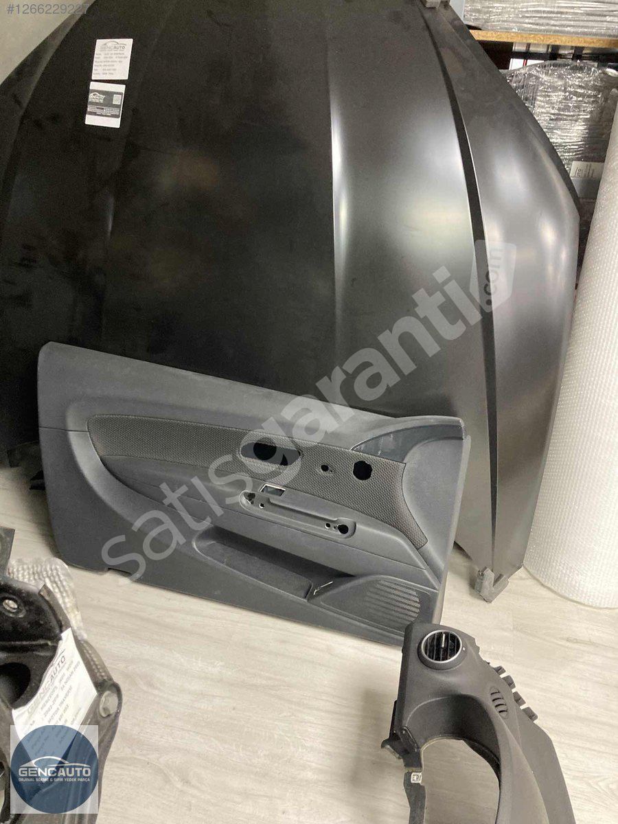 SCİROCCO KAPI DÖŞEMESİ SÖKME ORJ OEM 1K8867011 AT SOL