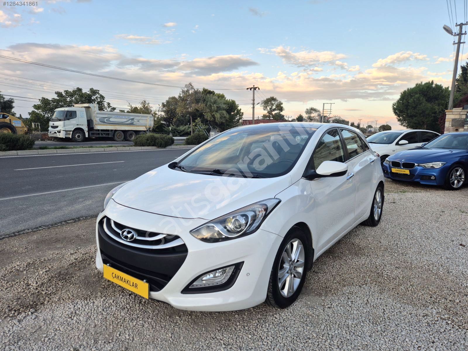 ÇAKMAKLAR'DAN 2013 MODEL HYUNDAI İ.30 CRDİ ELİT 120.000 KM