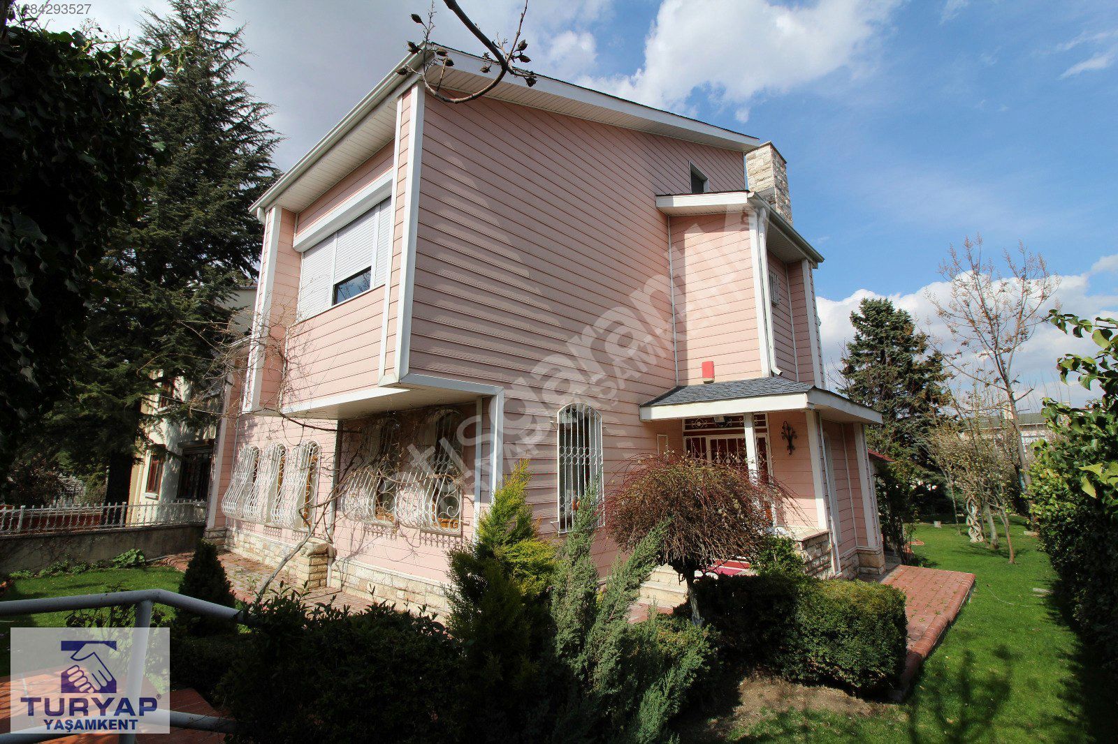 BEYSUKENT TUNCA SOKAKTA BÜYÜK BAHÇELİ 270m2 5+1+DEPOLU VİLLA