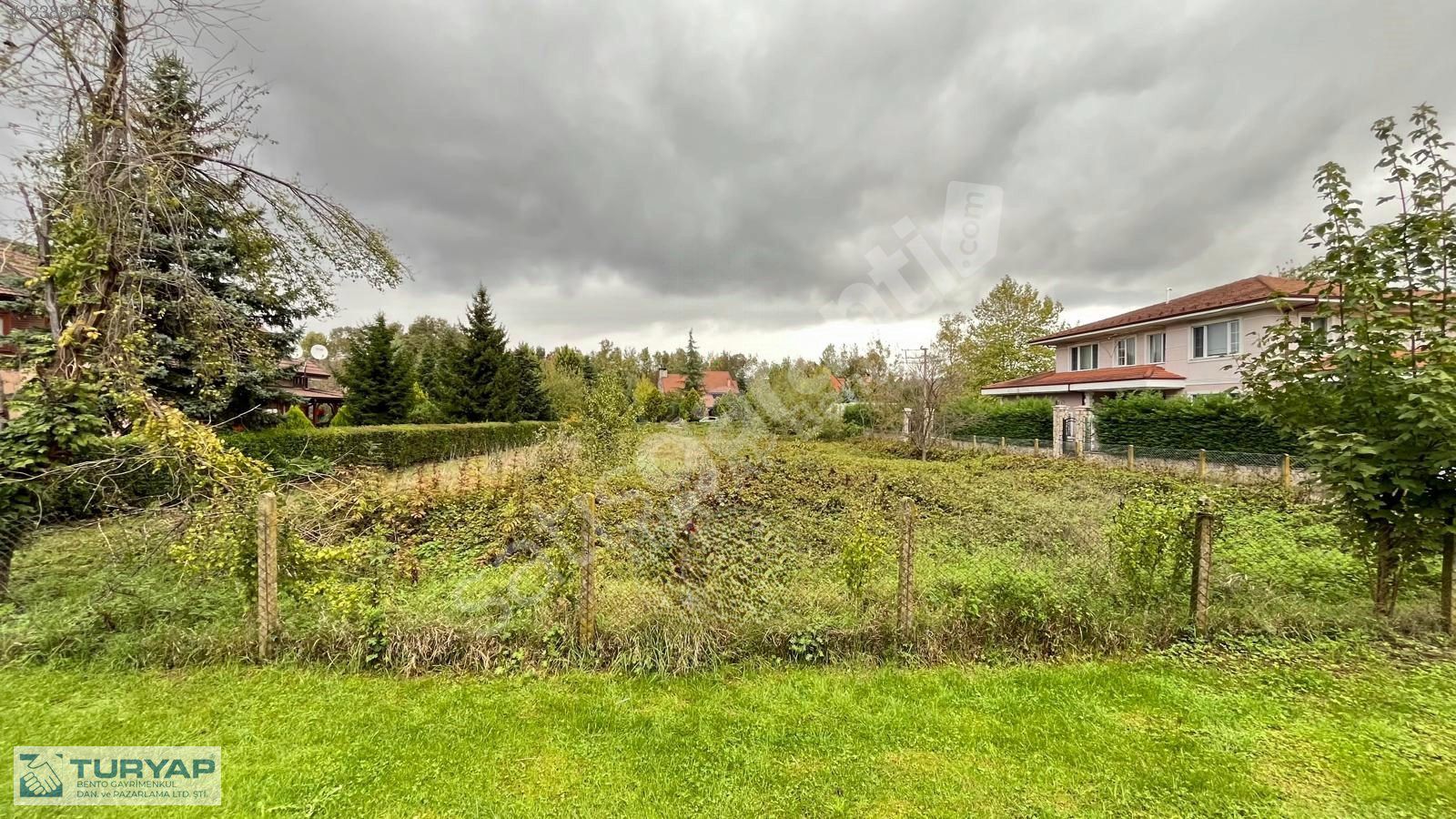 DÜZCE MERKEZDE KUYUMCU HACIALİ MAHALLESİNDE VİLLA İMARLI ARSA