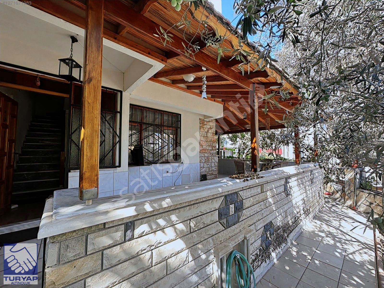 ÇANAKKALE KÜÇÜKKUYUDA SİTE İÇİNDE BAHÇELİ SATILIK VİLLA