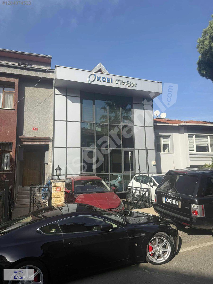 KOŞUYOLU CADDEYE 1.PARALELDE CAM GİYDİRME DEKORASYONLU MÜSTAKİL