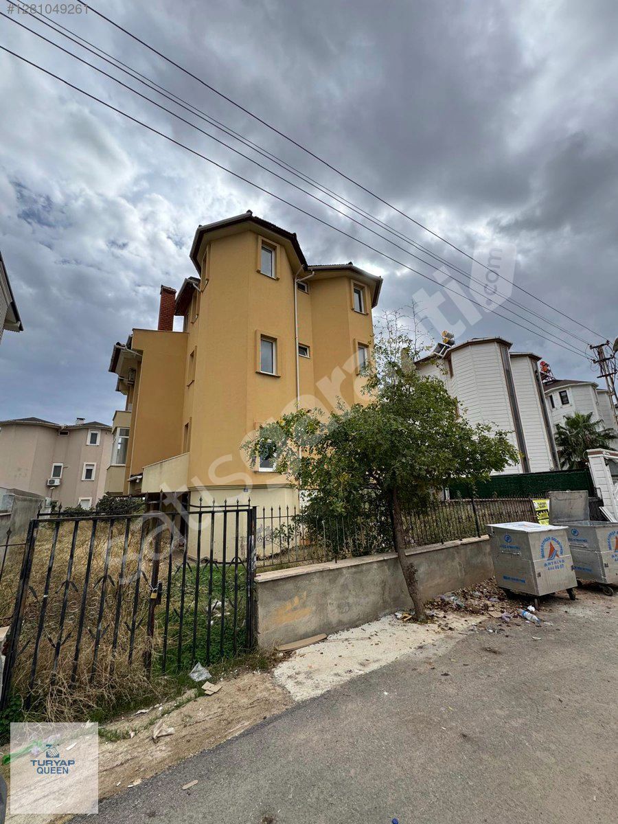 Antalya Lara Ermenek'te 600m²Arsa İçinde Fırsat Villa Yatırımlık