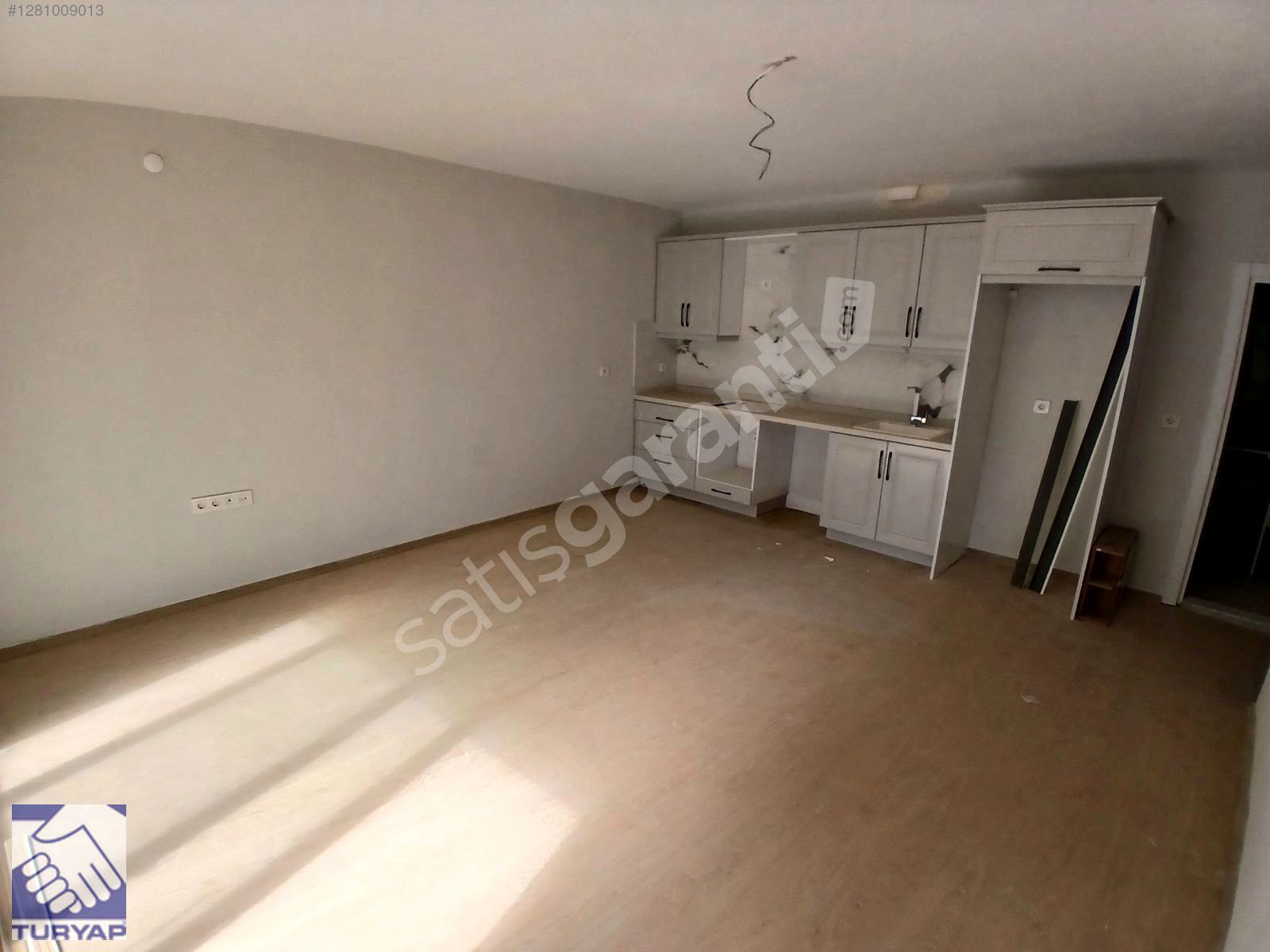 KUSADASI SAHİLE 2 DAKİKA YÜRÜME MESAFESİNDE SATILIK 2+1 DAİRE