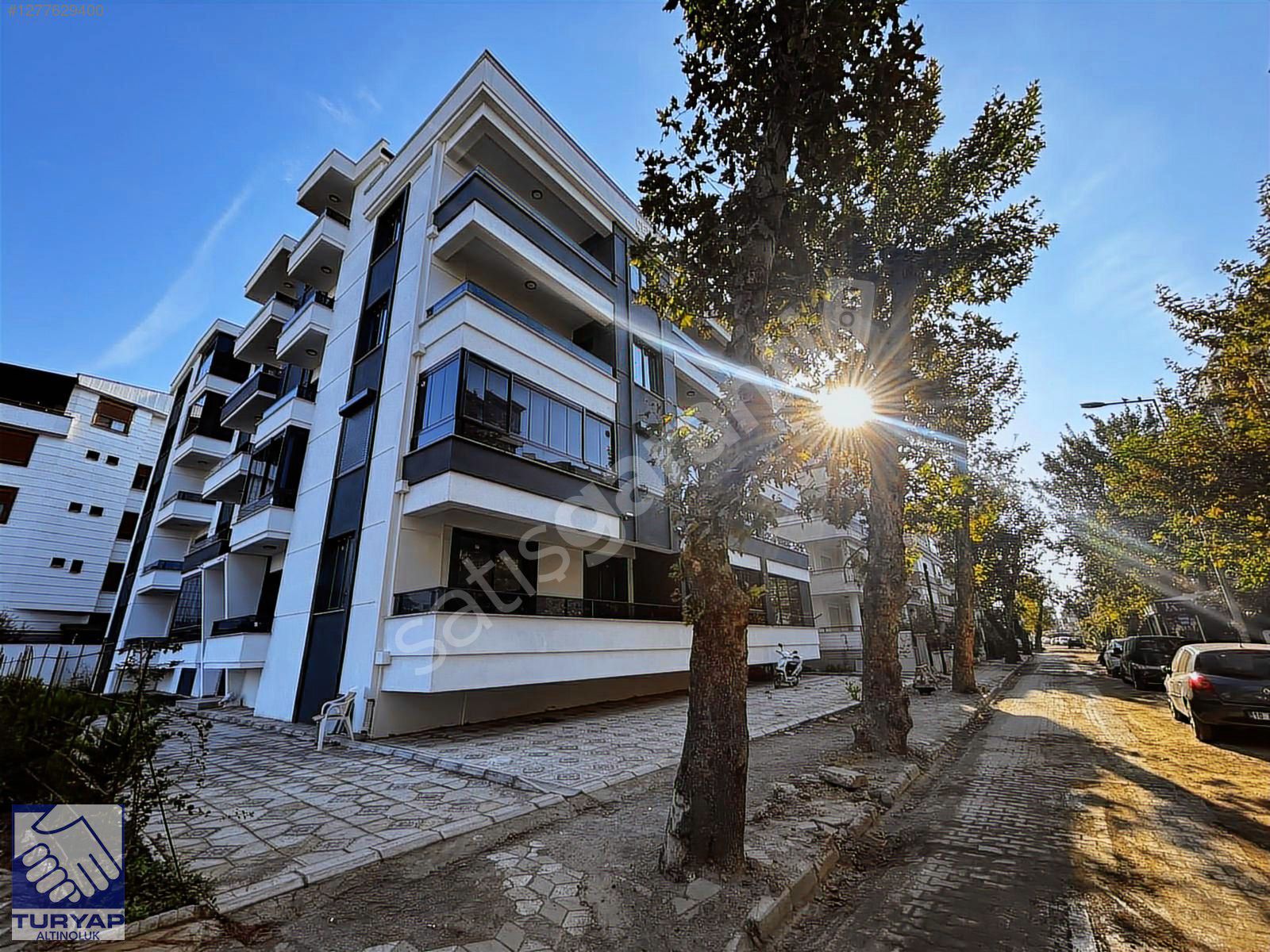 AKÇAY' DA KORDON'A 30 M MESAFEDE 1+1 SATILIK DAİRE