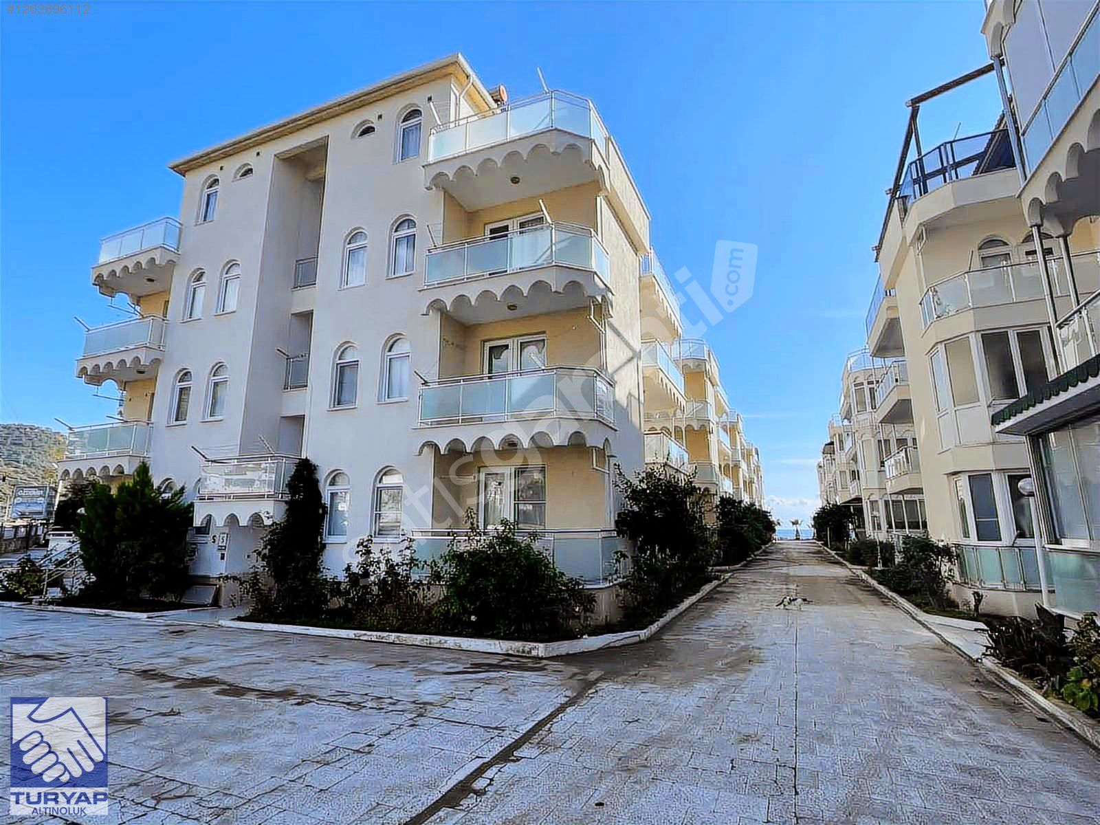 ALTINOLUK YAĞCILAR'DA DENİZE SIFIR SİTEDE SATILIK 2+1 DAİRE