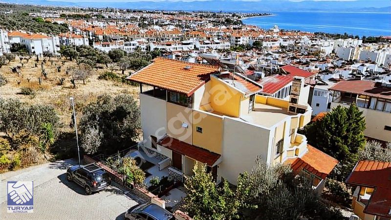 EDREMİT AVCILARDA SİTE İÇERİSİNDE 3+2 SATILIK VİLLA