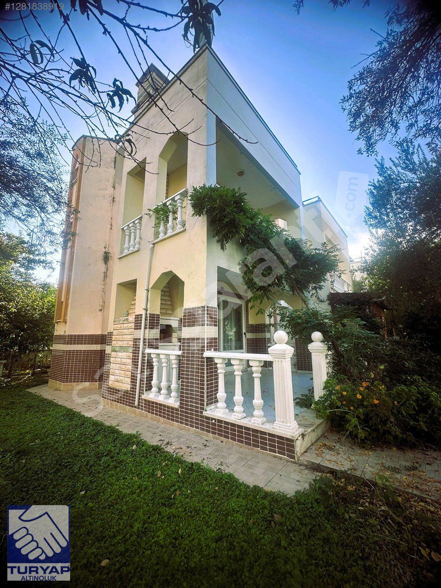 TAHTAKUŞLAR ALTINOLUKTA HAVUZLU SİTEDE 3+1KÖŞE VİLLA