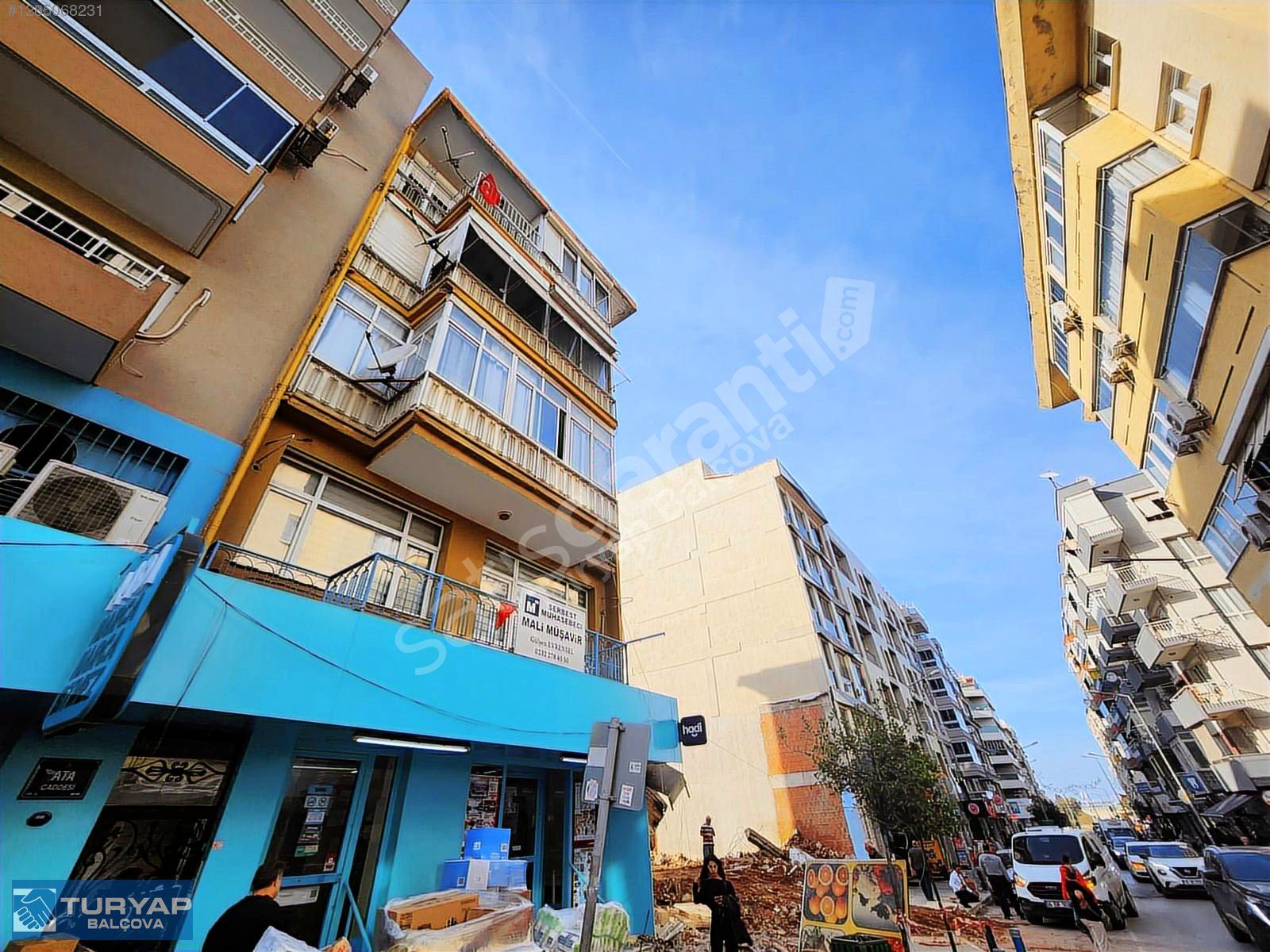 Balçova Ata Caddesi üzeri Geniş Kapalı Mutfak 1+1 Daire