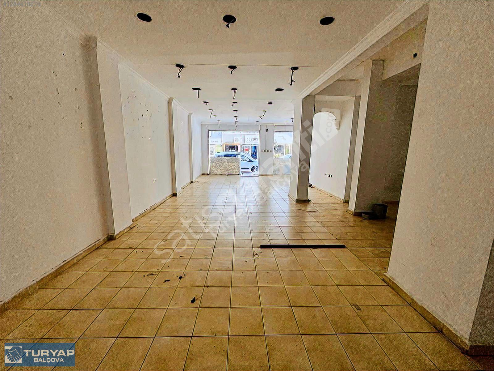 Balçova Ata Caddesi Üzerinde Devir Ücreti Olmayan 135 m2 Dükkan