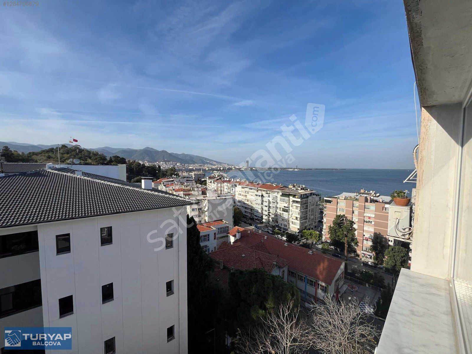 Okullar Bölgesi Yakını Deniz Manzaralı Full Tadilatlı 2+1 Daire