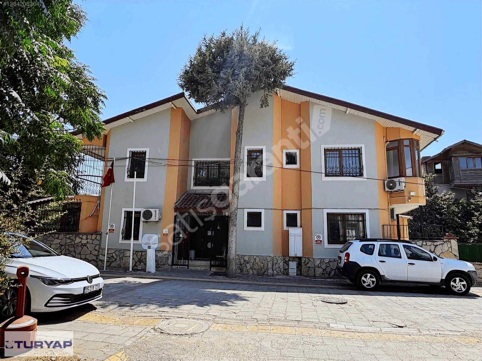 KÖŞE KONUMDA 3 KATLI FORUM YAKINI SATILIK VİLLA