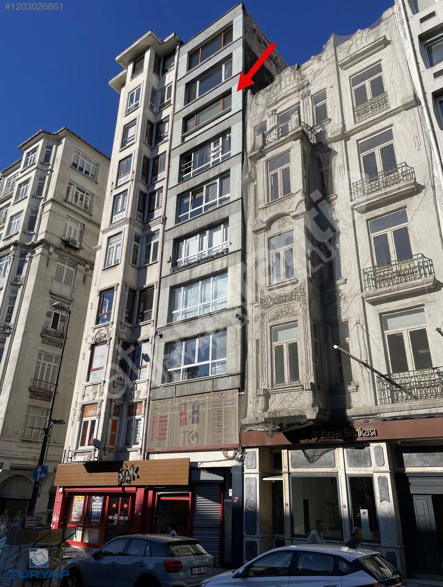 Cumhuriyet Caddesi Üzerinde Aydınlık Masrafsız Kullanıma Hazır