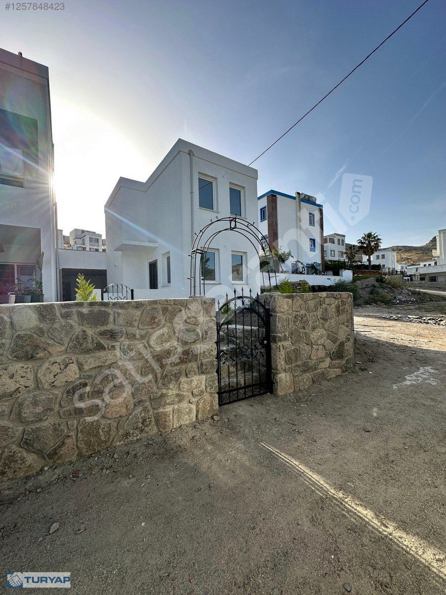 Acil Satılık! Akyarlarda Denize 1 km Sıfır Müstakil Ev