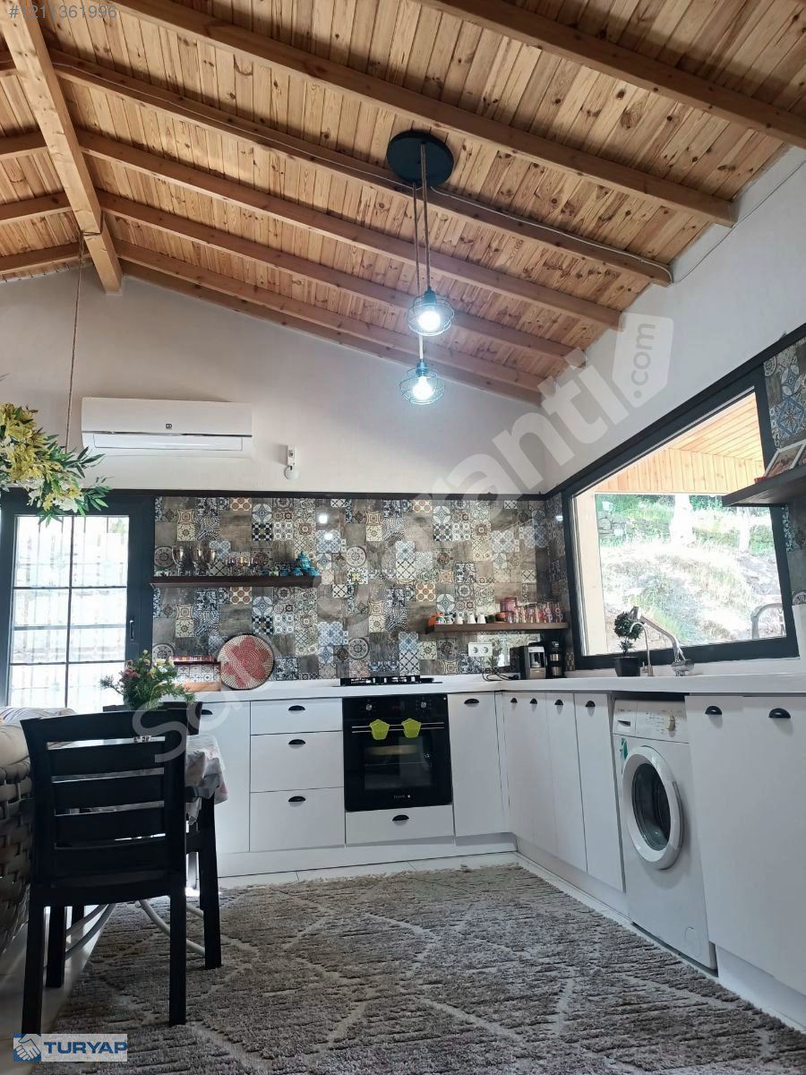 ACİL İÇİNDE EV OLAN SATILIK ARSA