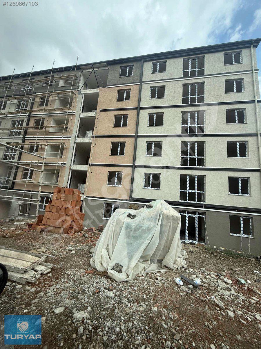 TURYAP EMLAKTAN ÇAMLIK ALTINDA SATILIK 2+1 DAİRE