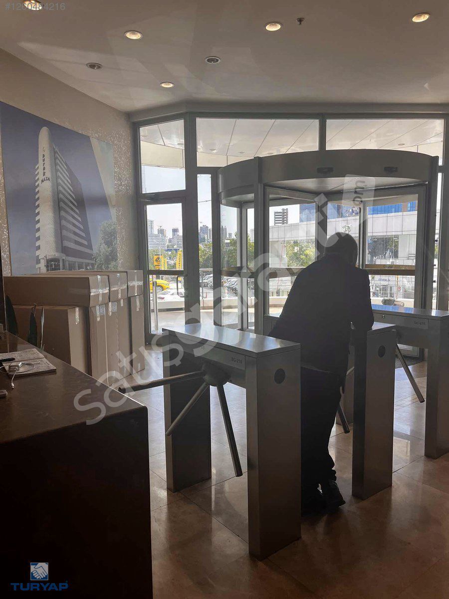 İSTOÇ OTO TİCARET MERKEZİNDE ŞEREFİYELİ ÇİFTCEPHELİ 200m2 İŞYERİ