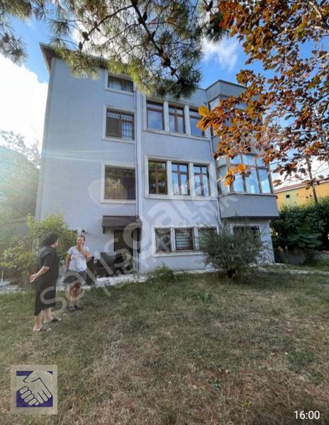 Sarıyerde SATILIK bahceli 4 katlı bina