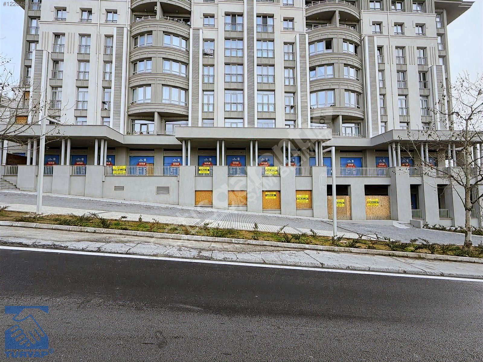 İŞLEK CADDE! BİZİMMAHALLE 1.KISIM ÖNÜKOMPLE AÇIK 229 M2 KİRALIK