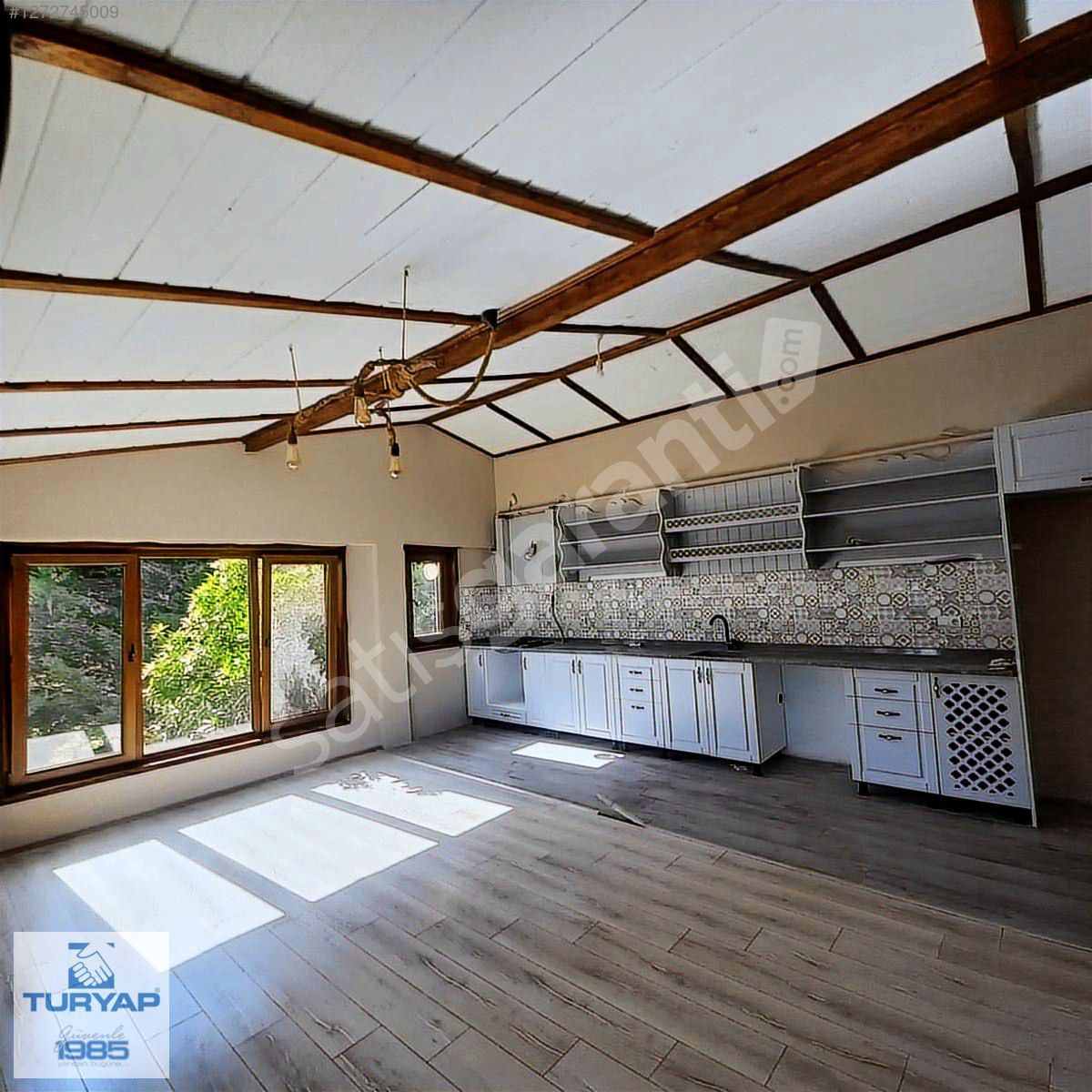 YALOVA SAFRAN MASAL KÖYÜNDE SATILIK VİLLA