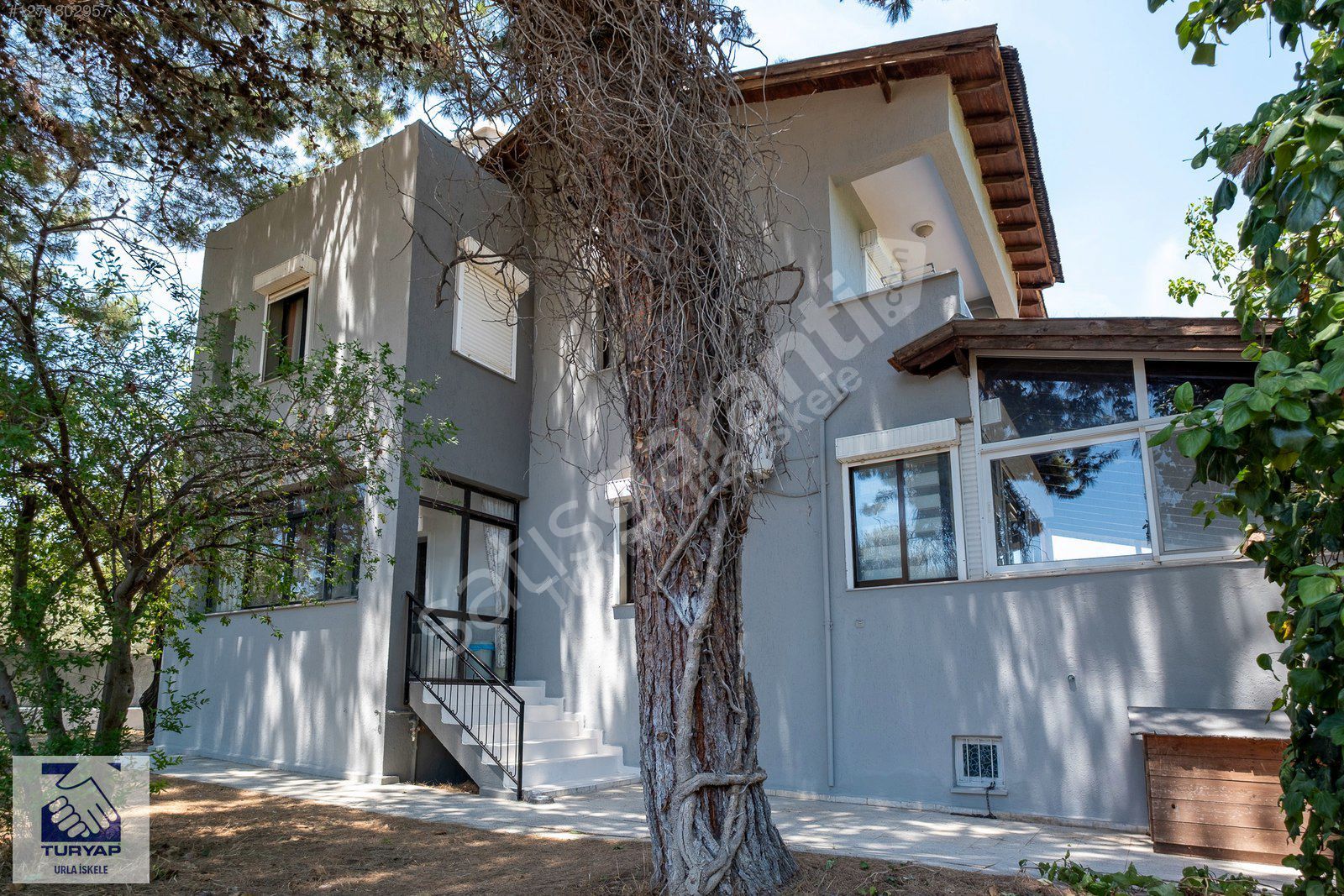 Doğayla İç İçe 1.5 Dönüm Arazili Satılık 5+1 Müstakil Ev