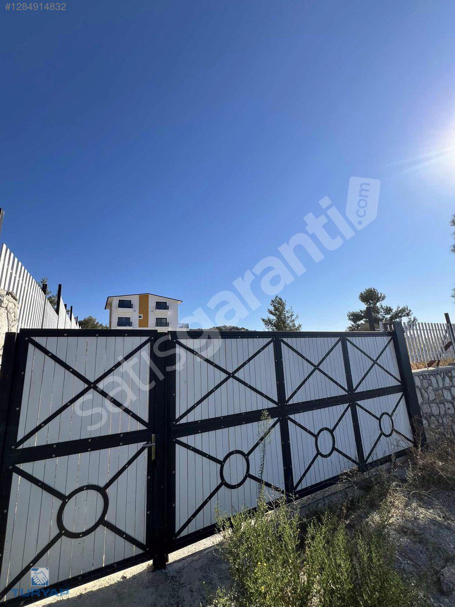 DEMİRCİDE PANOROMİK VADİ MANZARALI HAVUZLU 7+2 TRİPLEKS VİLLA