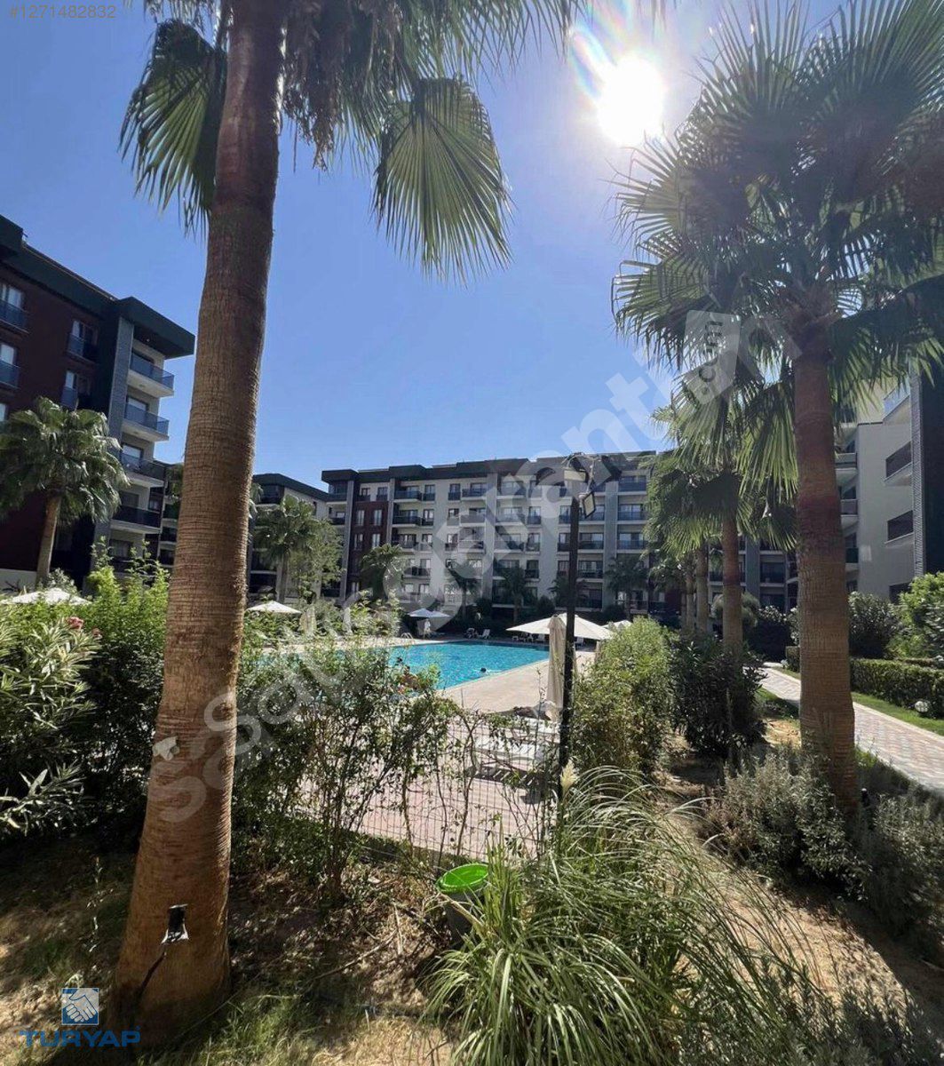 Torbalı´da Havuzlu Güvenlikli Site İçerisinde Eşyalı 1+1 Daire