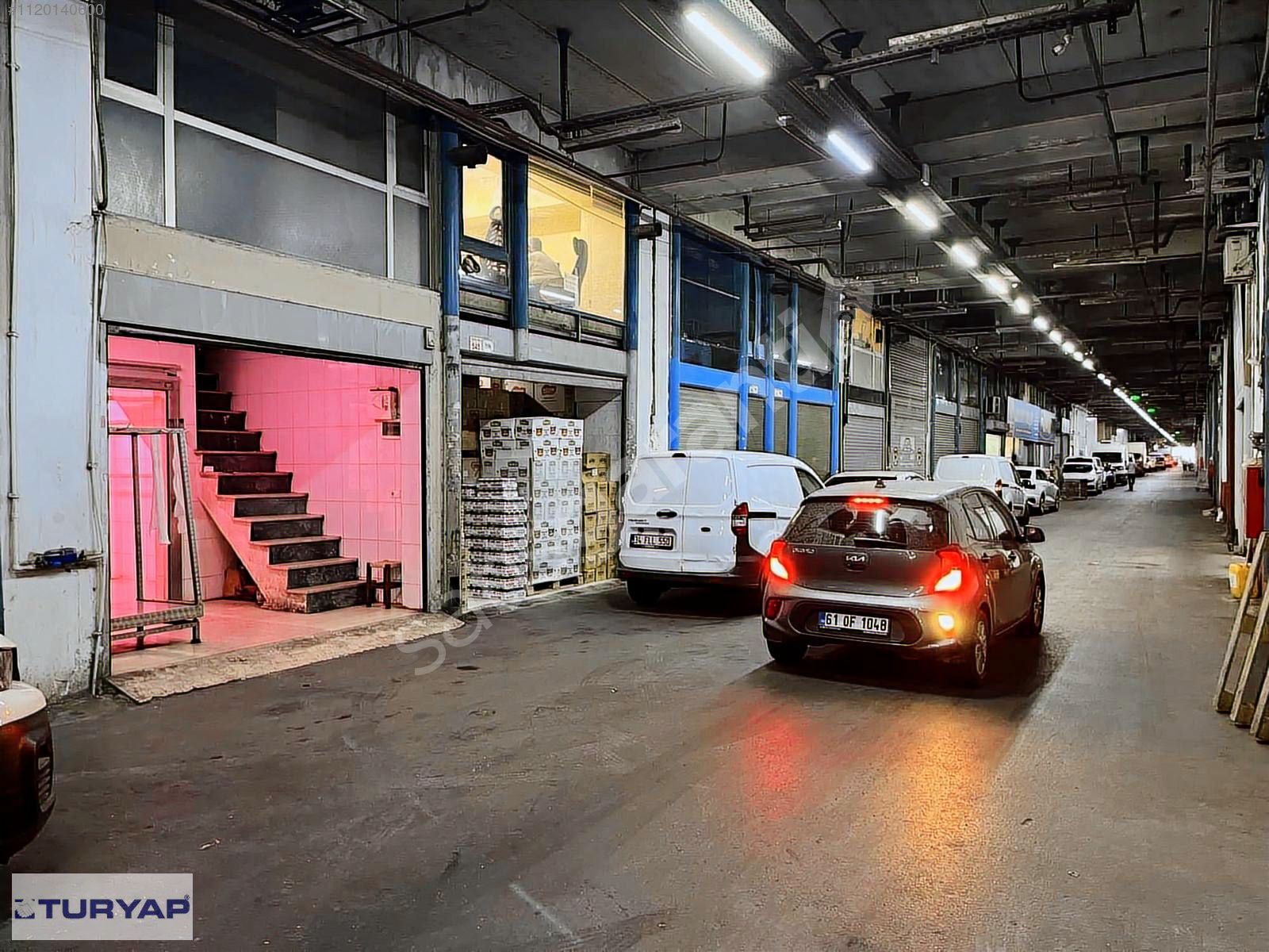 BAYRAMPASA MEGACENTERDA KİRALIK BUZHANELİ DÜKKAN