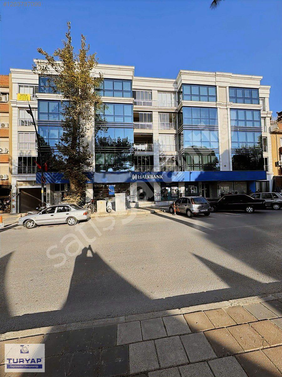 İstasyon Caddesinin Kalbinde ve Eşsiz Konumda 3 +1