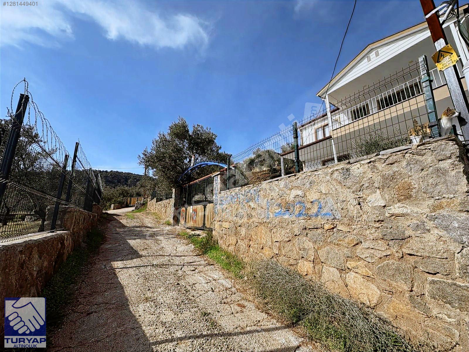 AYVACIK SAZLI'DA DENİZ MANZARALI SATILIK PREFABRİK VİLLA