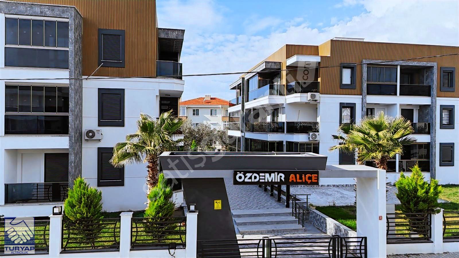 ALTINOLUK ŞAHİNDERE MAH. DENİZE 300 MT SATILIK1+1 DAİRE