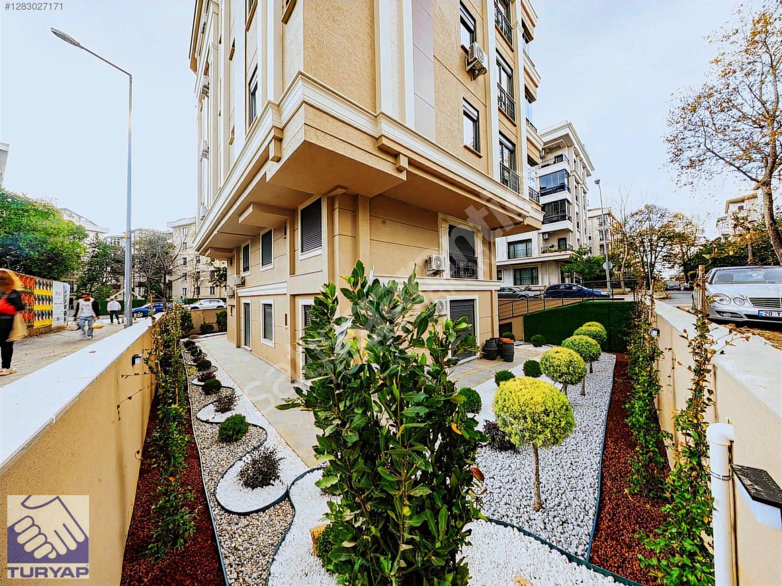 Turyap'dan, Bakırköy Meydana yakın, Bahçe kullanımlı,90 m2, 2+1