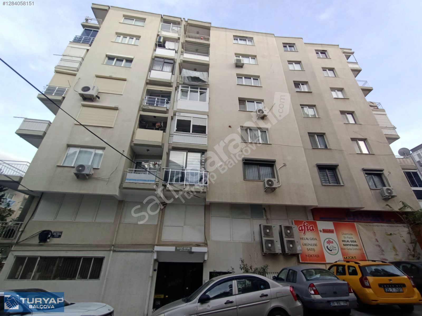 Balçova'da Çağdaş Tasarımlı Asansörlü Satılık 3+1 Daire