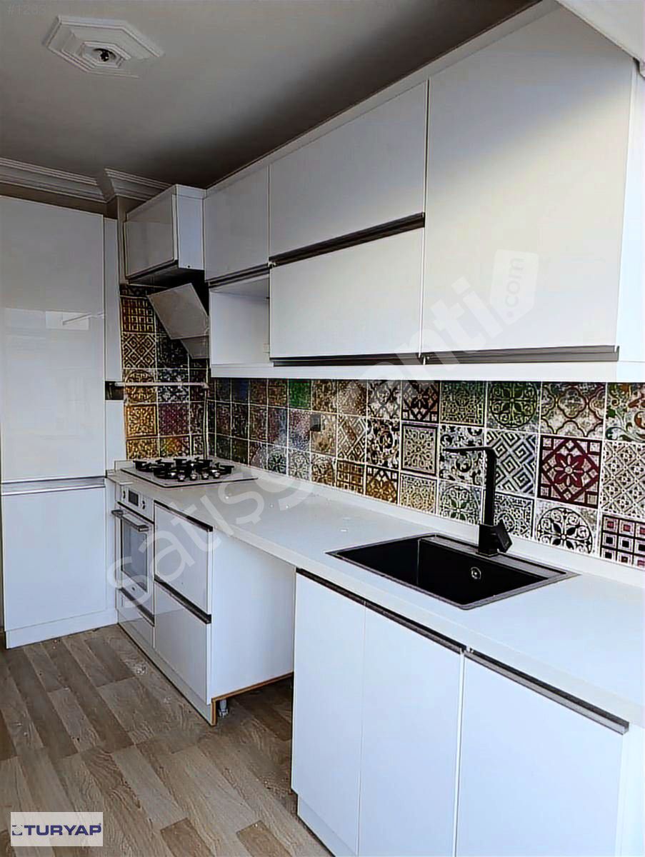 Bornova Evka-3 Adil Demir sitesinde tadilatli daire!!