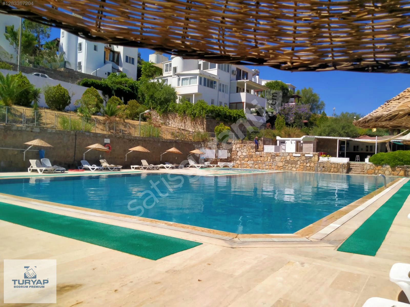 Bodrum Bitez'de Havuzlu Site İçerisinde Kiralık 3+1 Bahçe Katı