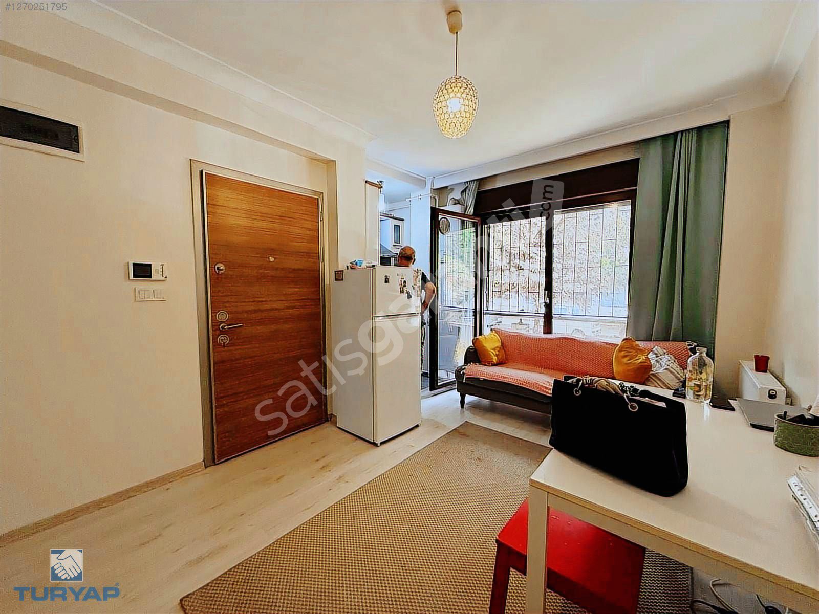 TURYAP'TAN EMİNALİPAŞA CADDESİNE 3. BİNA BALKONLU 1+1