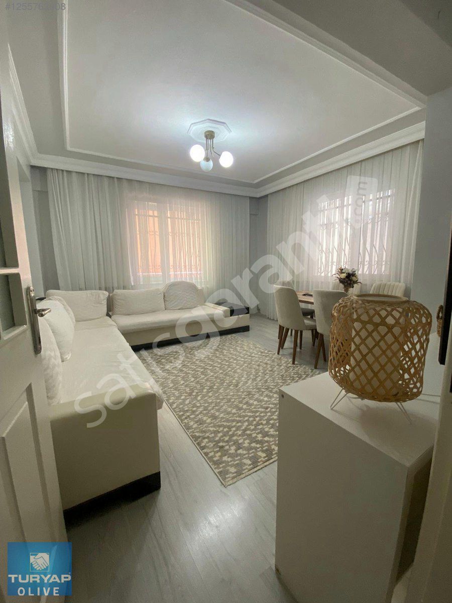 Güngören'de Özel Girişli Geniş Bahçeli Satılık 2+1 Daire