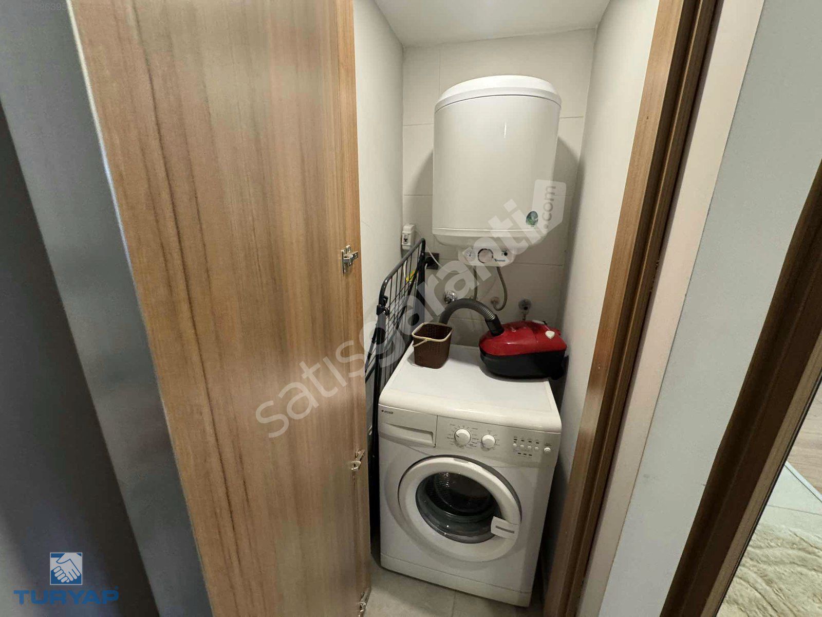 TORBALI DA HAVUZLU GÜVENLİKLİ SİTEDE EŞYALI KİRALIK 1+1 DAİRE